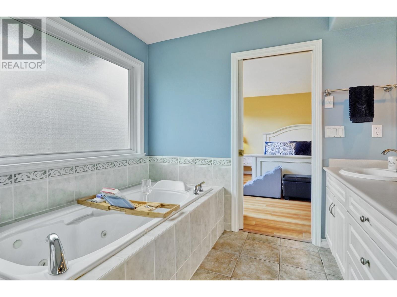 Listing Picture 15 of 40 : 3253 GEORGIA STREET, Richmond / 烈治文 - 魯藝地產 Yvonne Lu Group - MLS Medallion Club Member