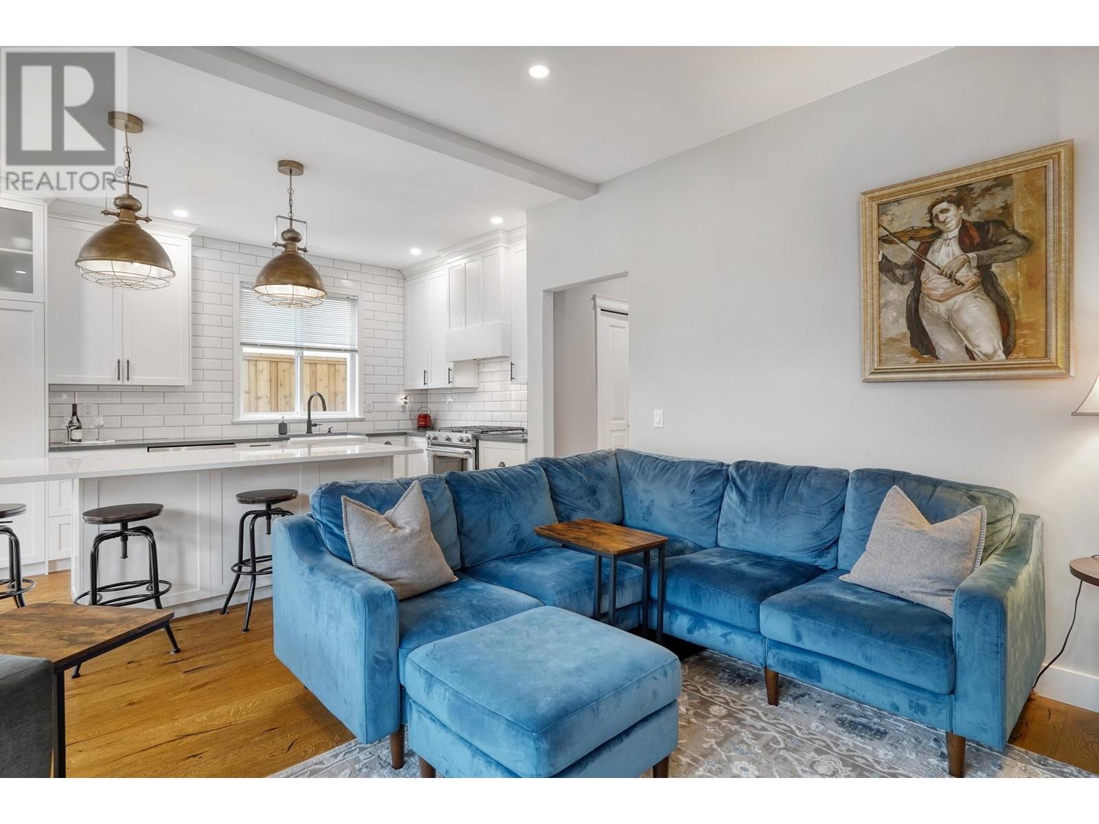 Listing Picture 3 of 40 : 3253 GEORGIA STREET, Richmond / 烈治文 - 魯藝地產 Yvonne Lu Group - MLS Medallion Club Member