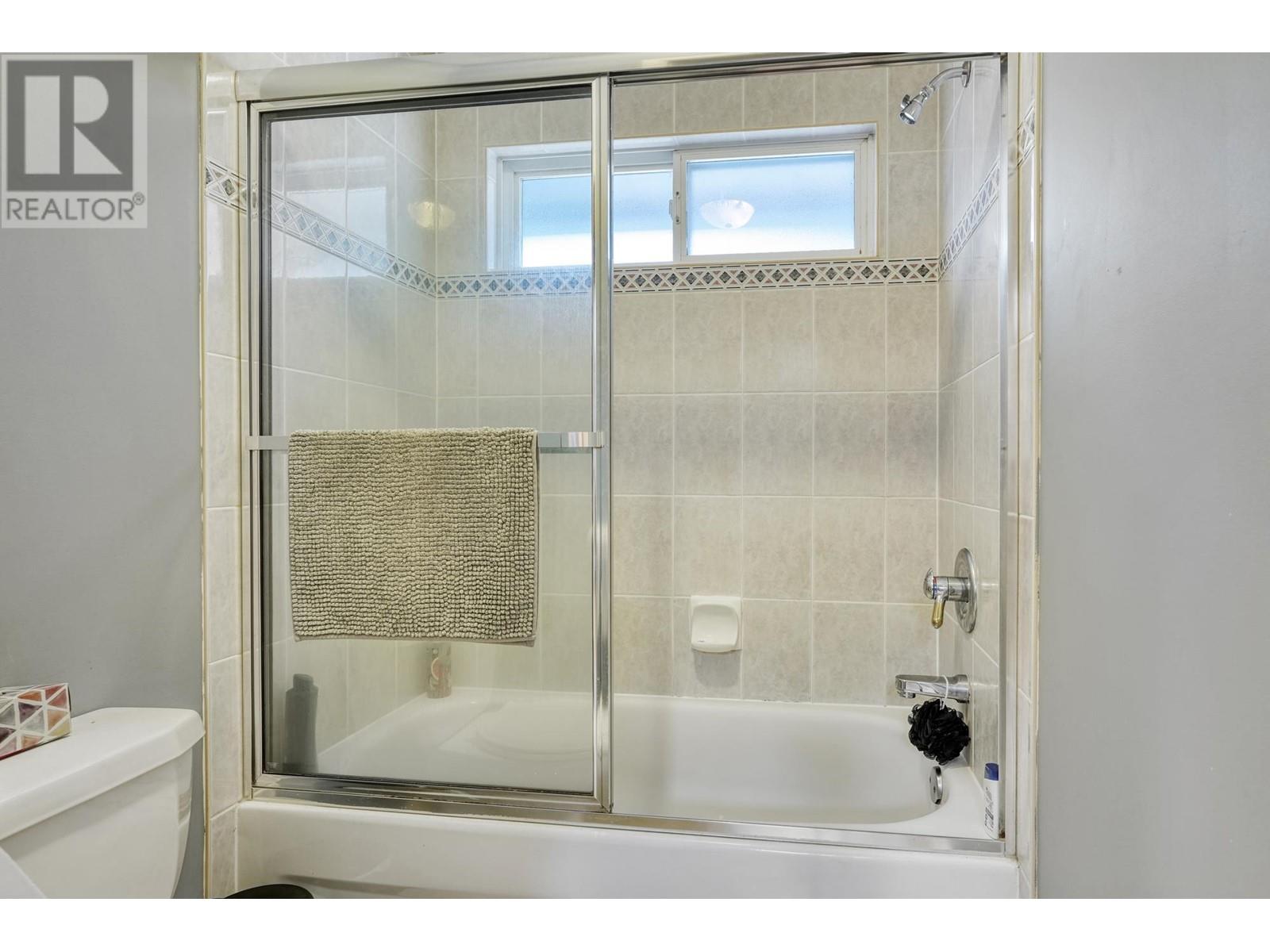 Listing Picture 10 of 40 : 3253 GEORGIA STREET, Richmond / 烈治文 - 魯藝地產 Yvonne Lu Group - MLS Medallion Club Member