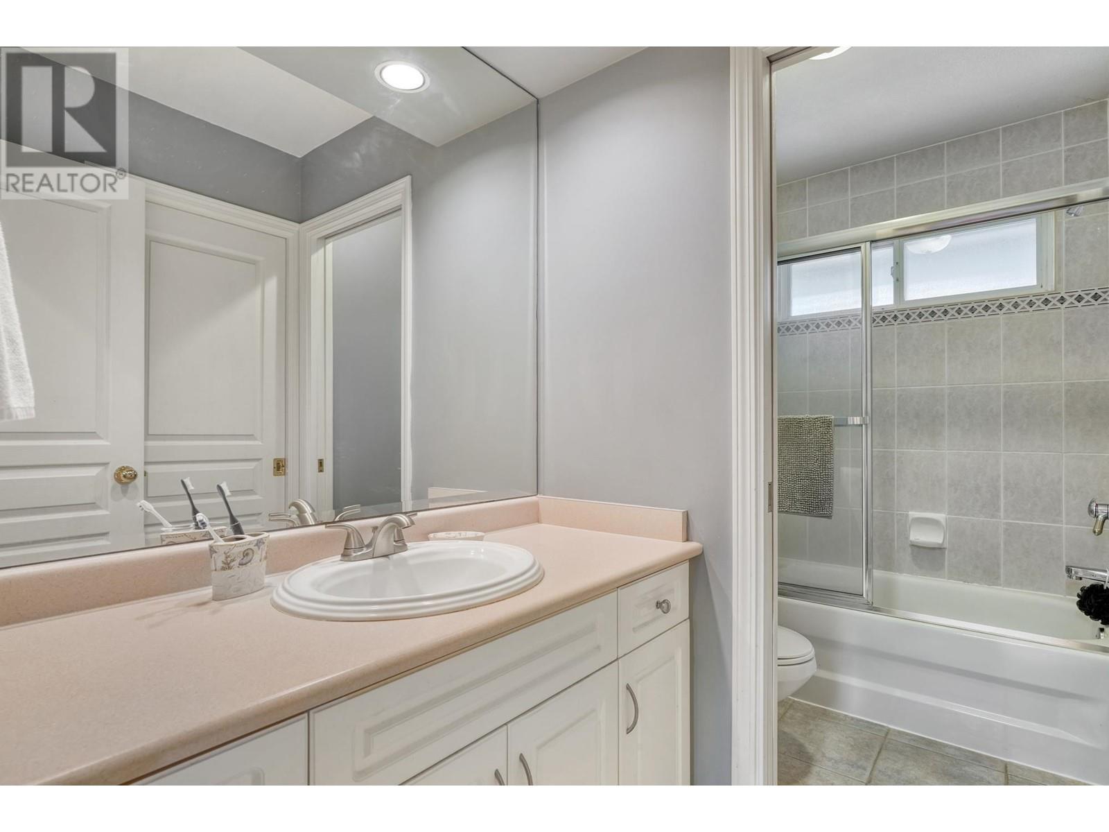 Listing Picture 9 of 40 : 3253 GEORGIA STREET, Richmond / 烈治文 - 魯藝地產 Yvonne Lu Group - MLS Medallion Club Member