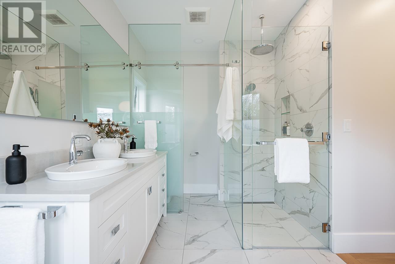 Listing Picture 22 of 40 : 4275 NAUTILUS CLOSE, Vancouver / 溫哥華 - 魯藝地產 Yvonne Lu Group - MLS Medallion Club Member