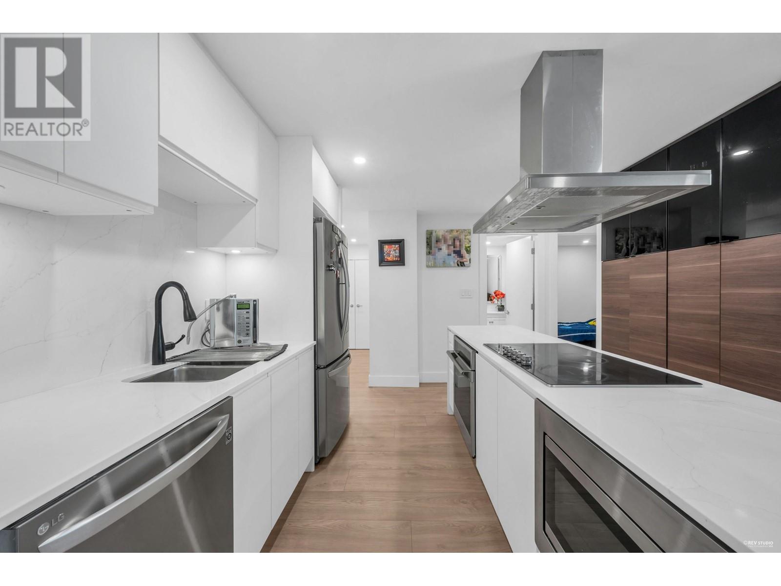 1502 2016 Fullerton Avenue, North Vancouver, British Columbia  V7P 3E6 - Photo 3 - R2972132