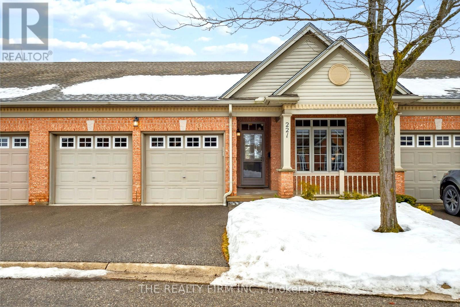Photo 2 of 50 for 221 - 2025 Meadowgate Boulevard