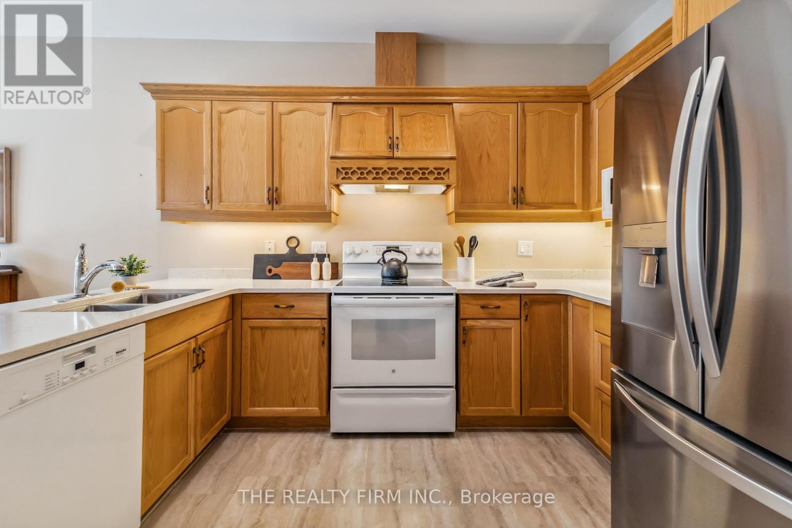 Photo 22 of 50 for 221 - 2025 Meadowgate Boulevard