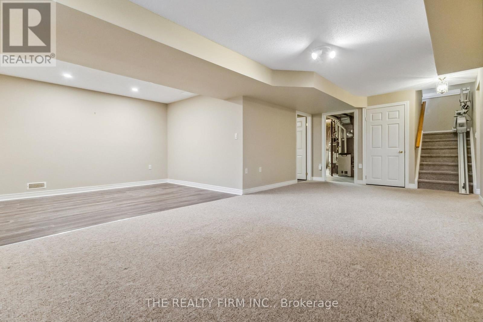 Photo 33 of 50 for 221 - 2025 Meadowgate Boulevard