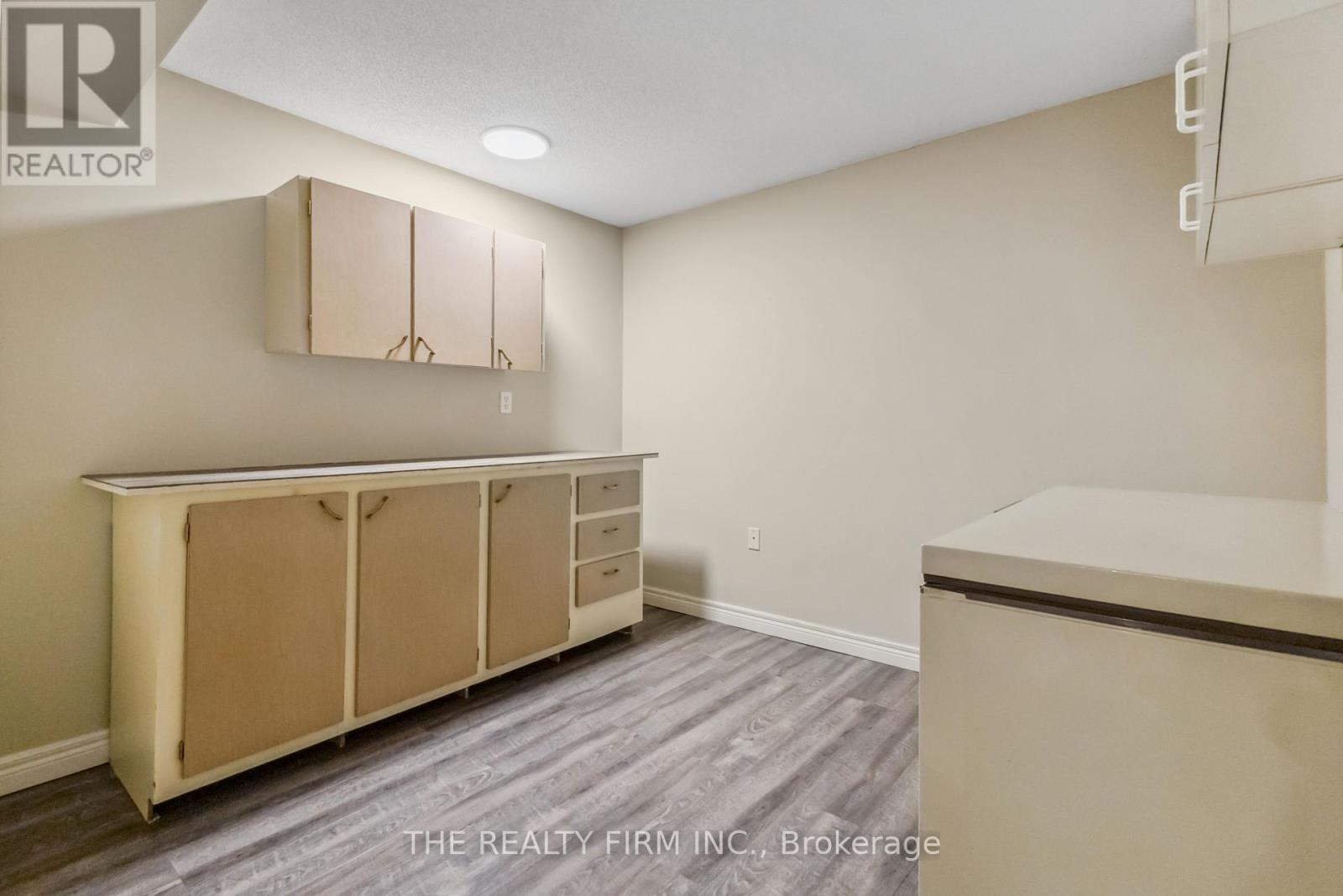 Photo 39 of 50 for 221 - 2025 Meadowgate Boulevard