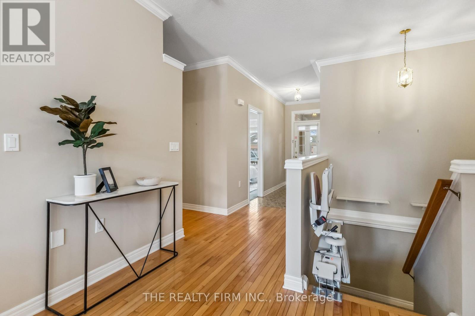 Photo 4 of 50 for 221 - 2025 Meadowgate Boulevard