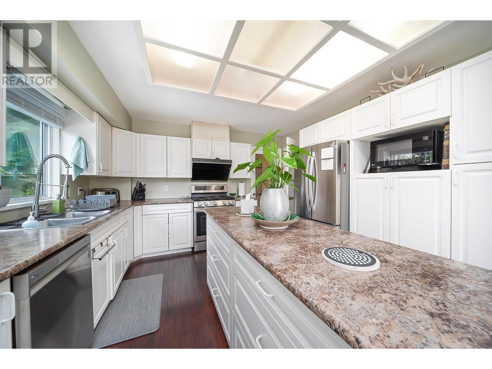 1516 Parkway Boulevard, Coquitlam, British Columbia  V3E 2V7 - Photo 14 - R2970803