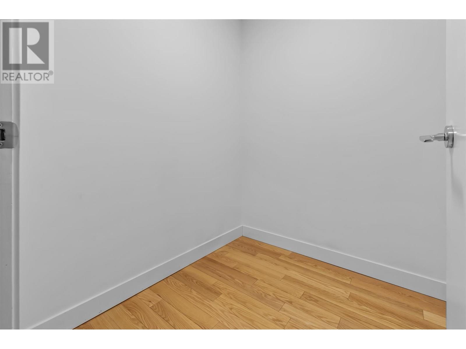 Listing Picture 13 of 29 : 2305 1325 ROLSTON STREET, Vancouver / 溫哥華 - 魯藝地產 Yvonne Lu Group - MLS Medallion Club Member