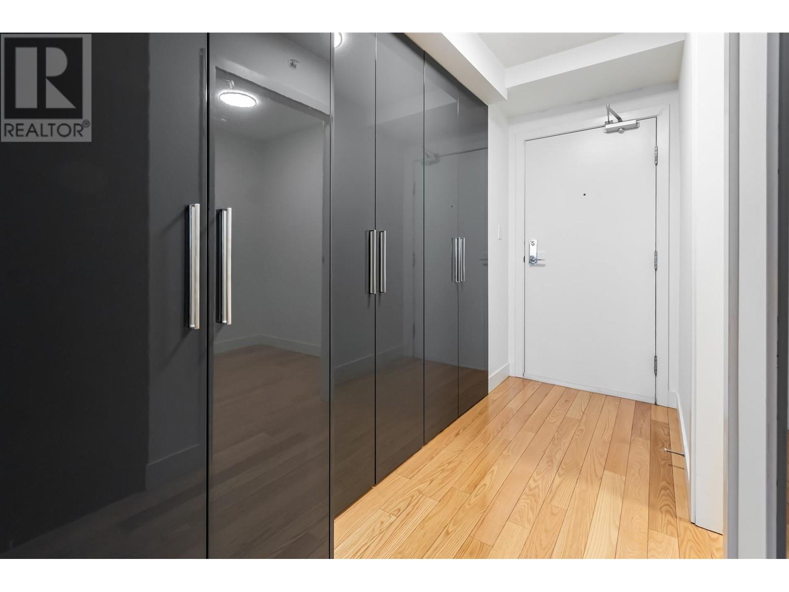 Listing Picture 3 of 29 : 2305 1325 ROLSTON STREET, Vancouver / 溫哥華 - 魯藝地產 Yvonne Lu Group - MLS Medallion Club Member