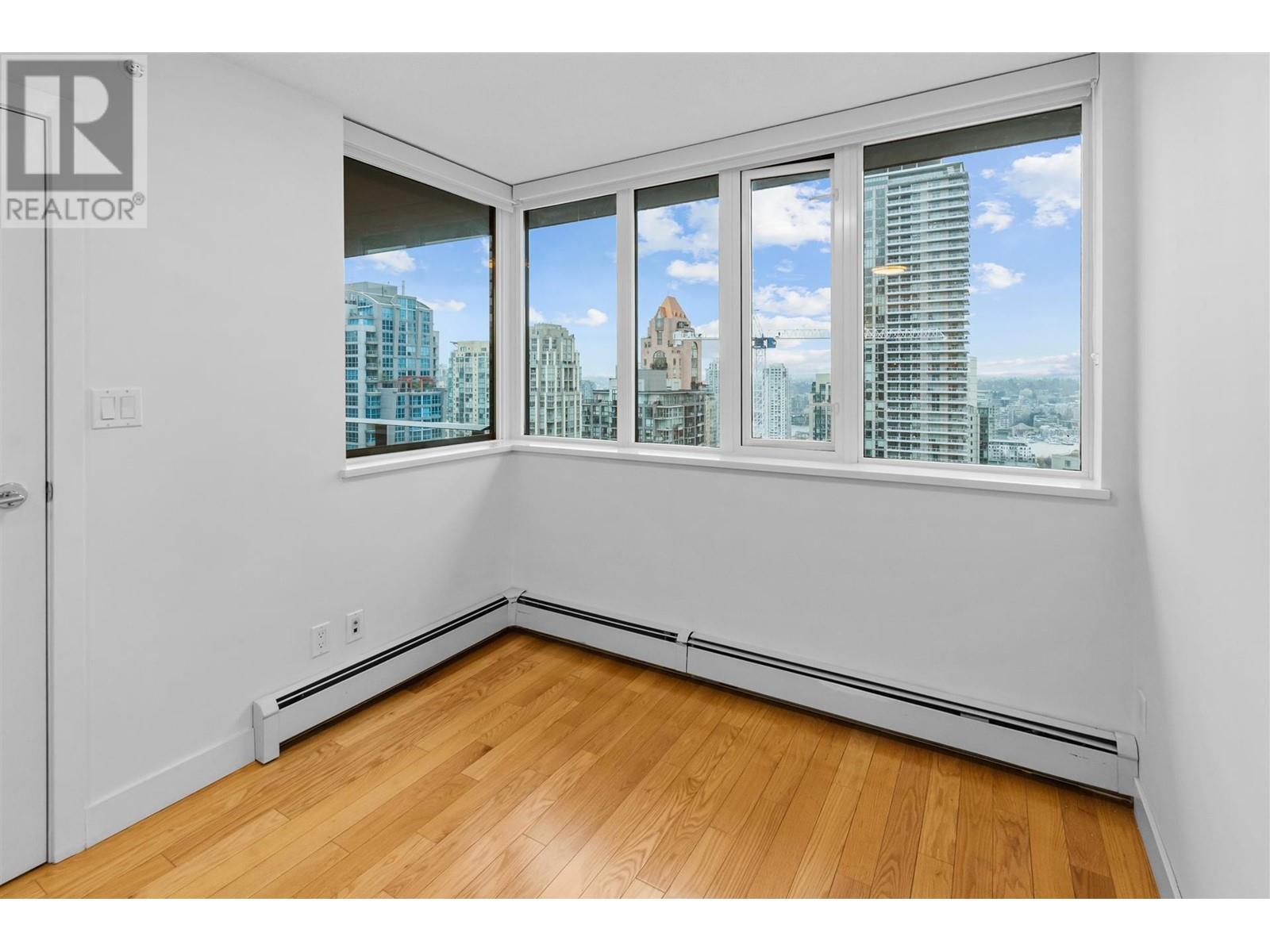 Listing Picture 16 of 29 : 2305 1325 ROLSTON STREET, Vancouver / 溫哥華 - 魯藝地產 Yvonne Lu Group - MLS Medallion Club Member