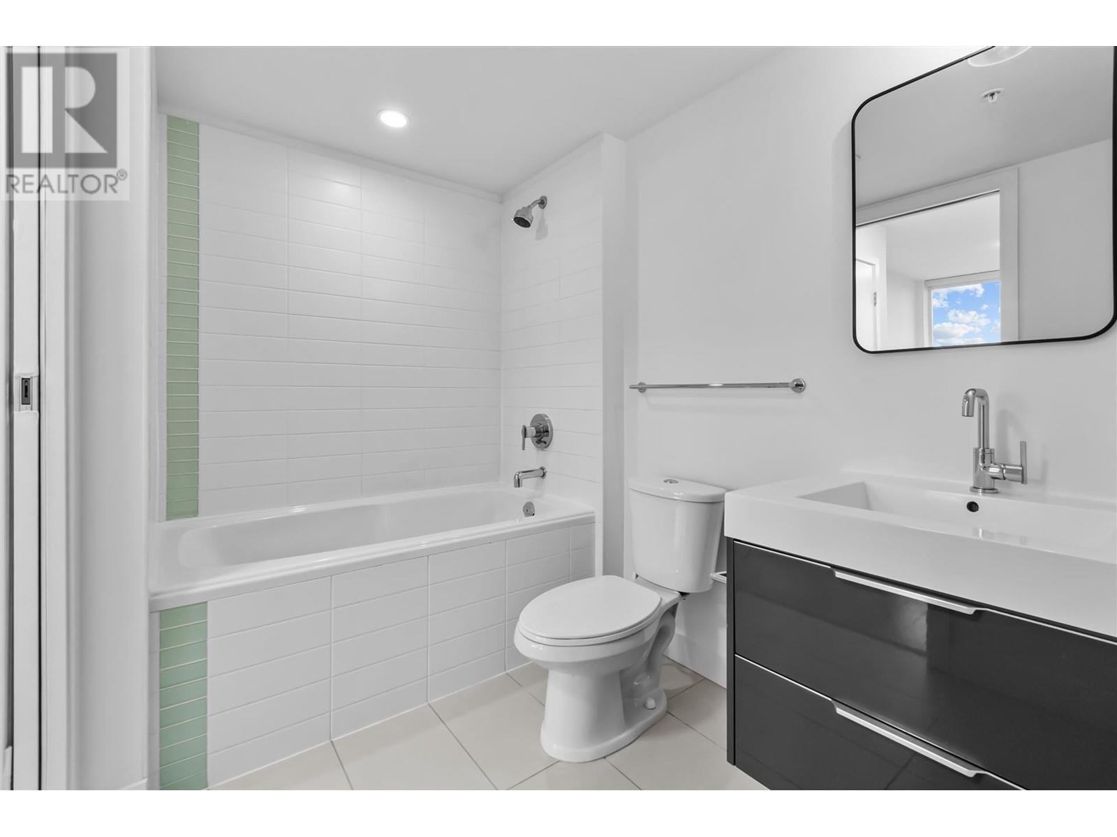 Listing Picture 18 of 29 : 2305 1325 ROLSTON STREET, Vancouver / 溫哥華 - 魯藝地產 Yvonne Lu Group - MLS Medallion Club Member