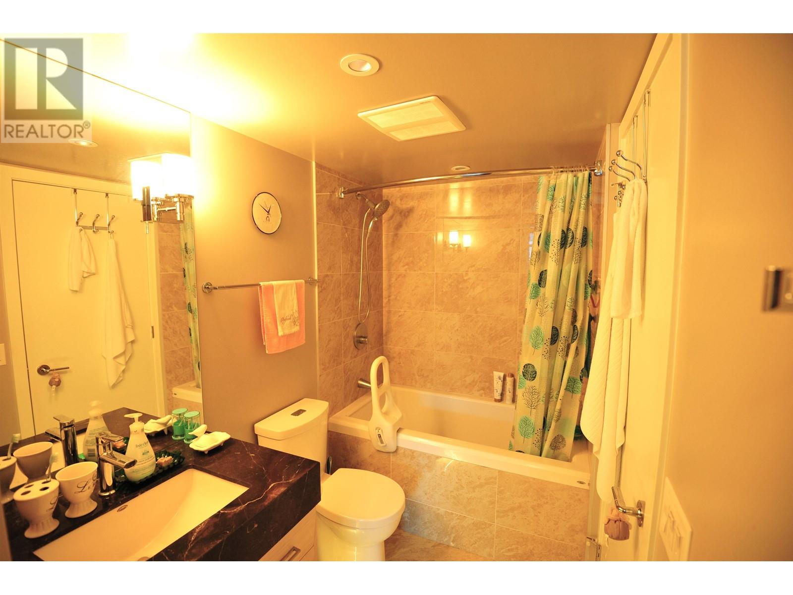 Listing Picture 8 of 17 : 1715 6188 NO. 3 ROAD, Richmond / 烈治文 - 魯藝地產 Yvonne Lu Group - MLS Medallion Club Member