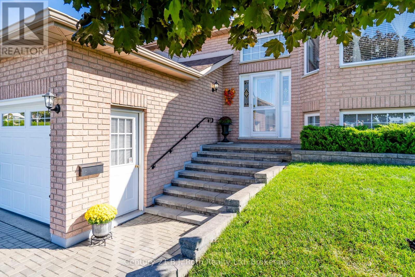 2 Charles Street, Penetanguishene, Ontario  L9M 2G6 - Photo 32 - S11996210
