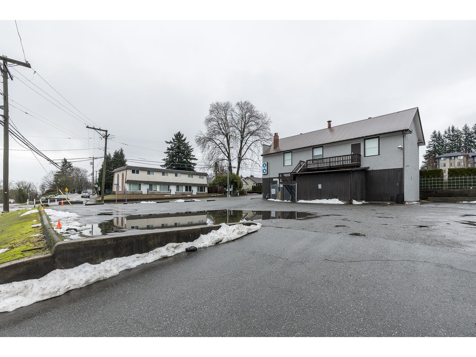 33860 Pine Street, Abbotsford, British Columbia  V2S 2P3 - Photo 2 - C8067101