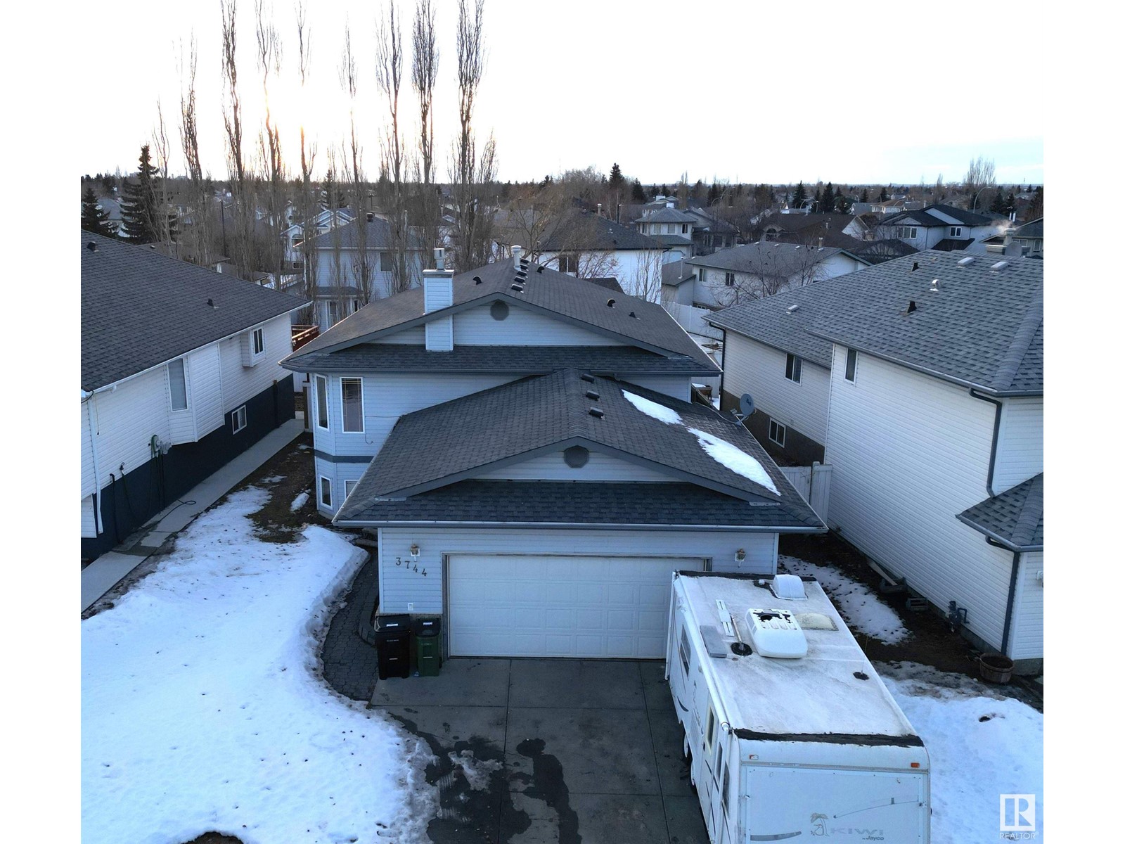 Property at 3744 28 ST NW image 1