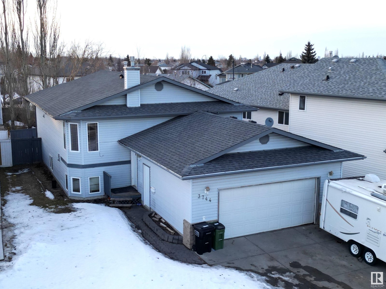 Property at 3744 28 ST NW image 2