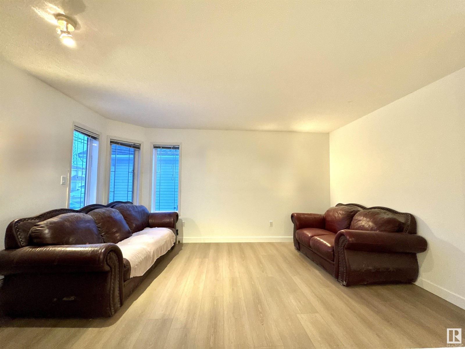 Property at 3744 28 ST NW image 5