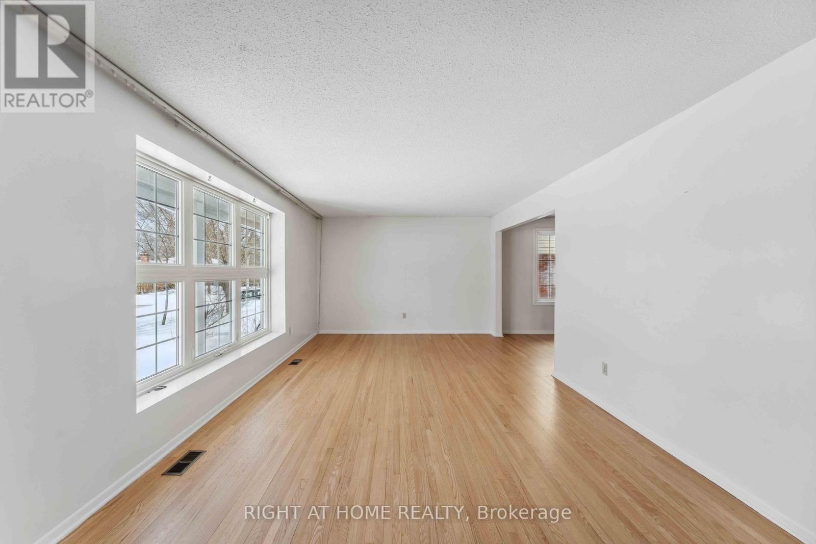 Property at 2150 DUTTON CRESCENT image 4