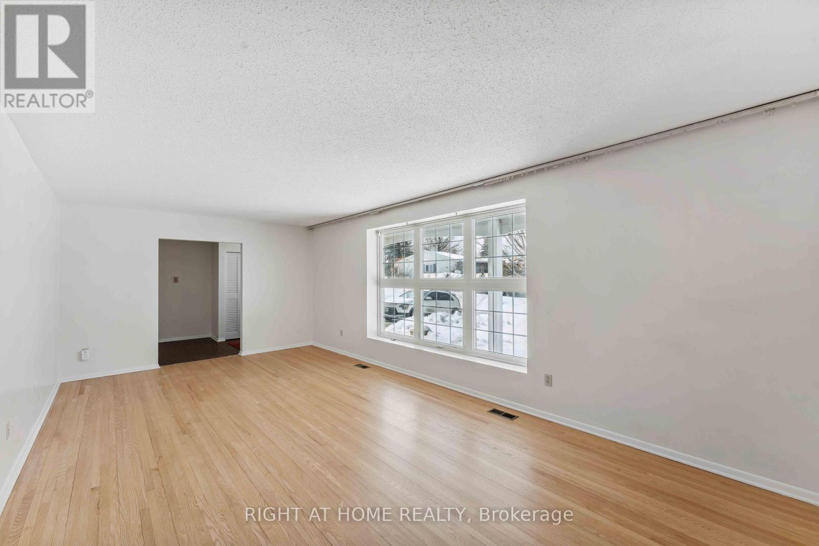 Property at 2150 DUTTON CRESCENT image 5