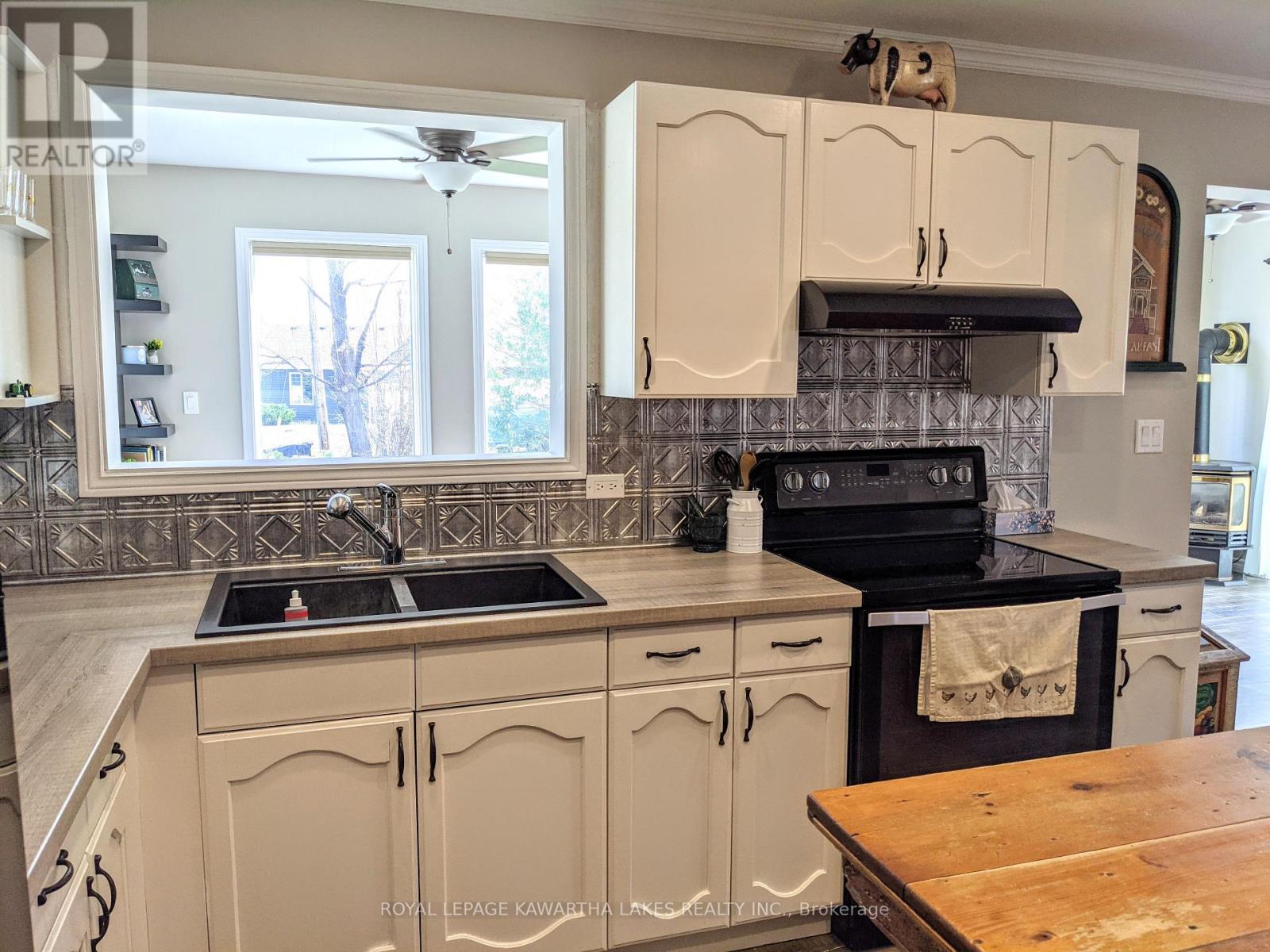 21 PLEASURE STREET Kawartha Lakes (Fenelon)