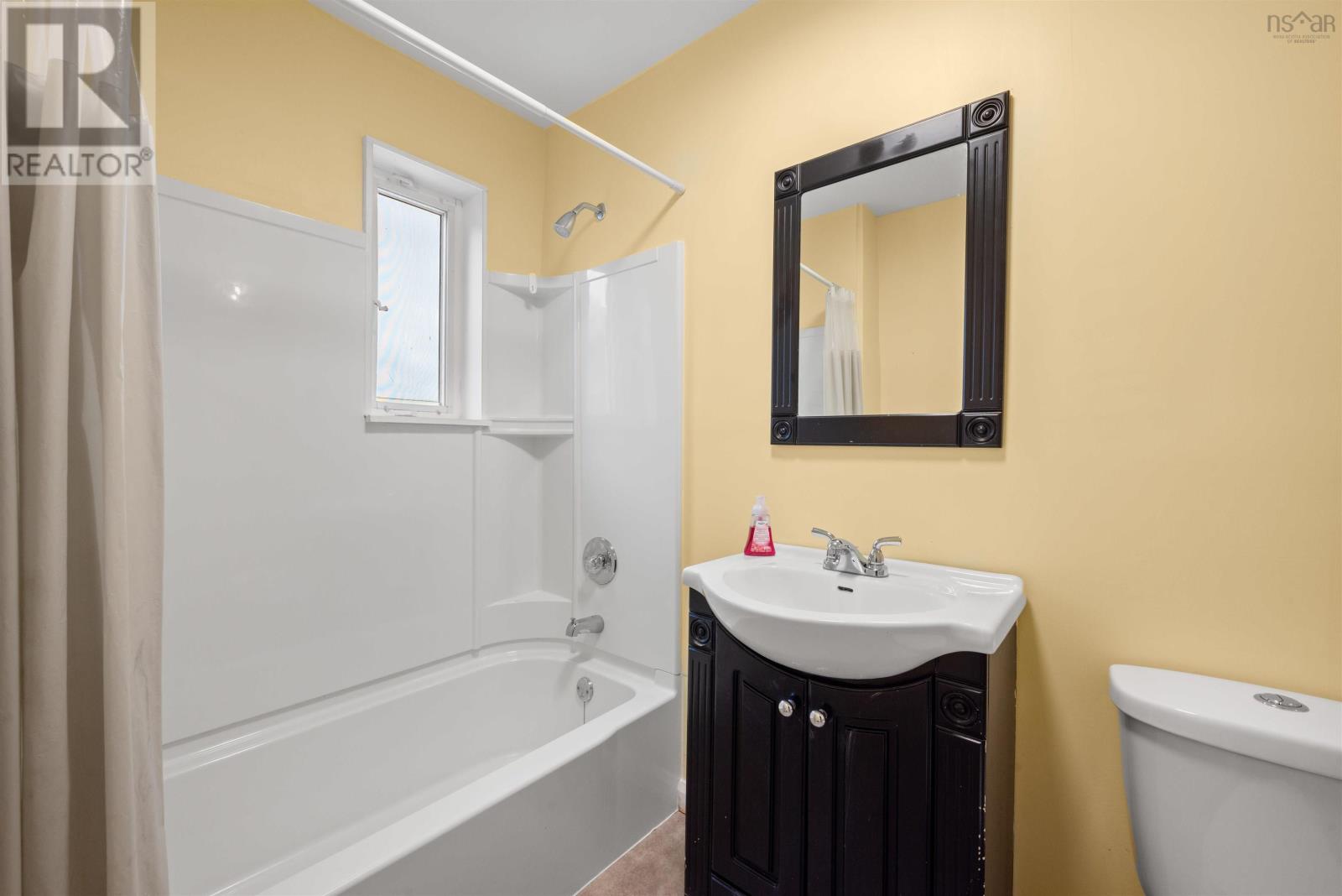 1989 Caldwell Road, Eastern Passage, Nova Scotia  B3G 1H9 - Photo 19 - 202503887