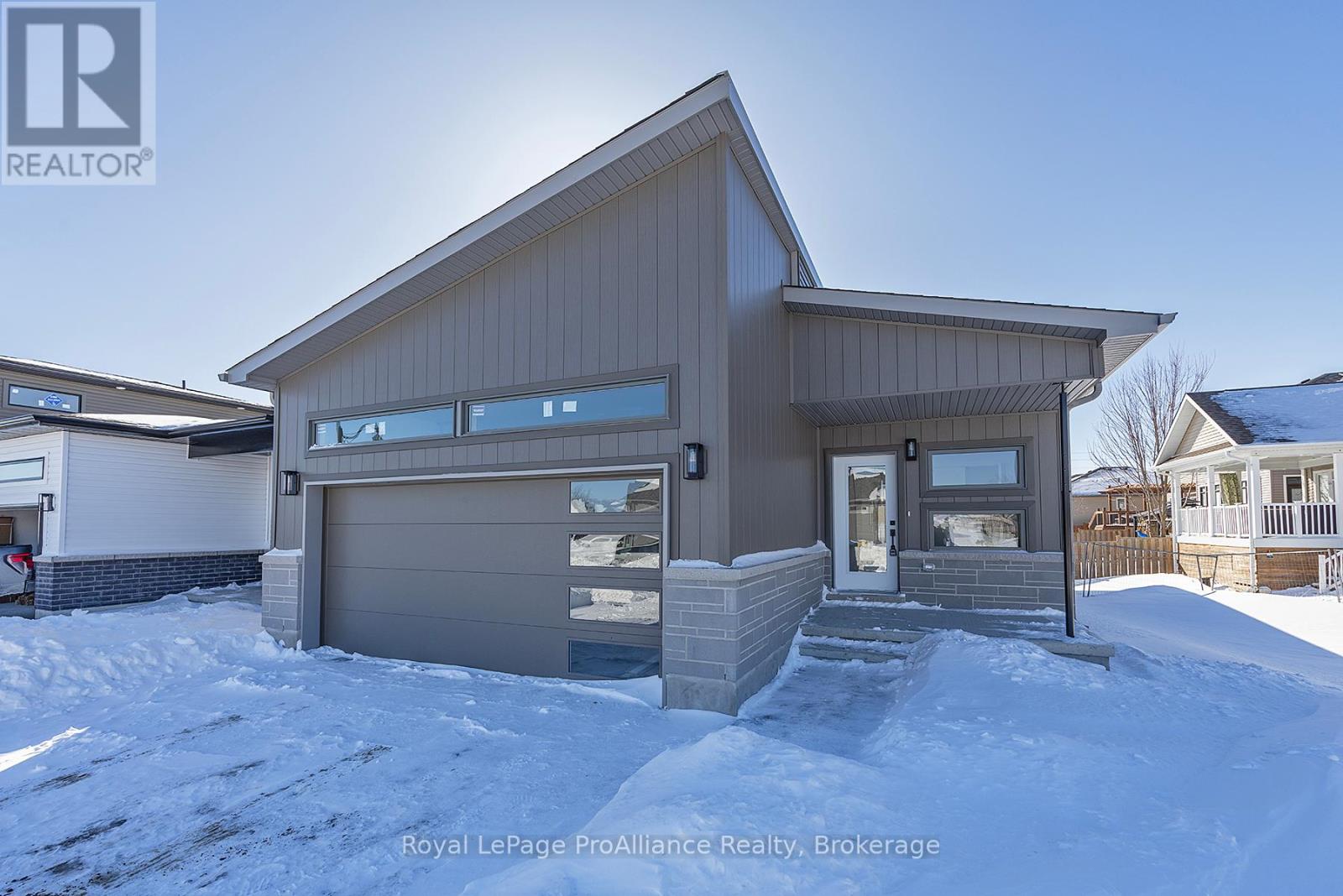 Property at 149 MCDONOUGH CRESCENT image 3