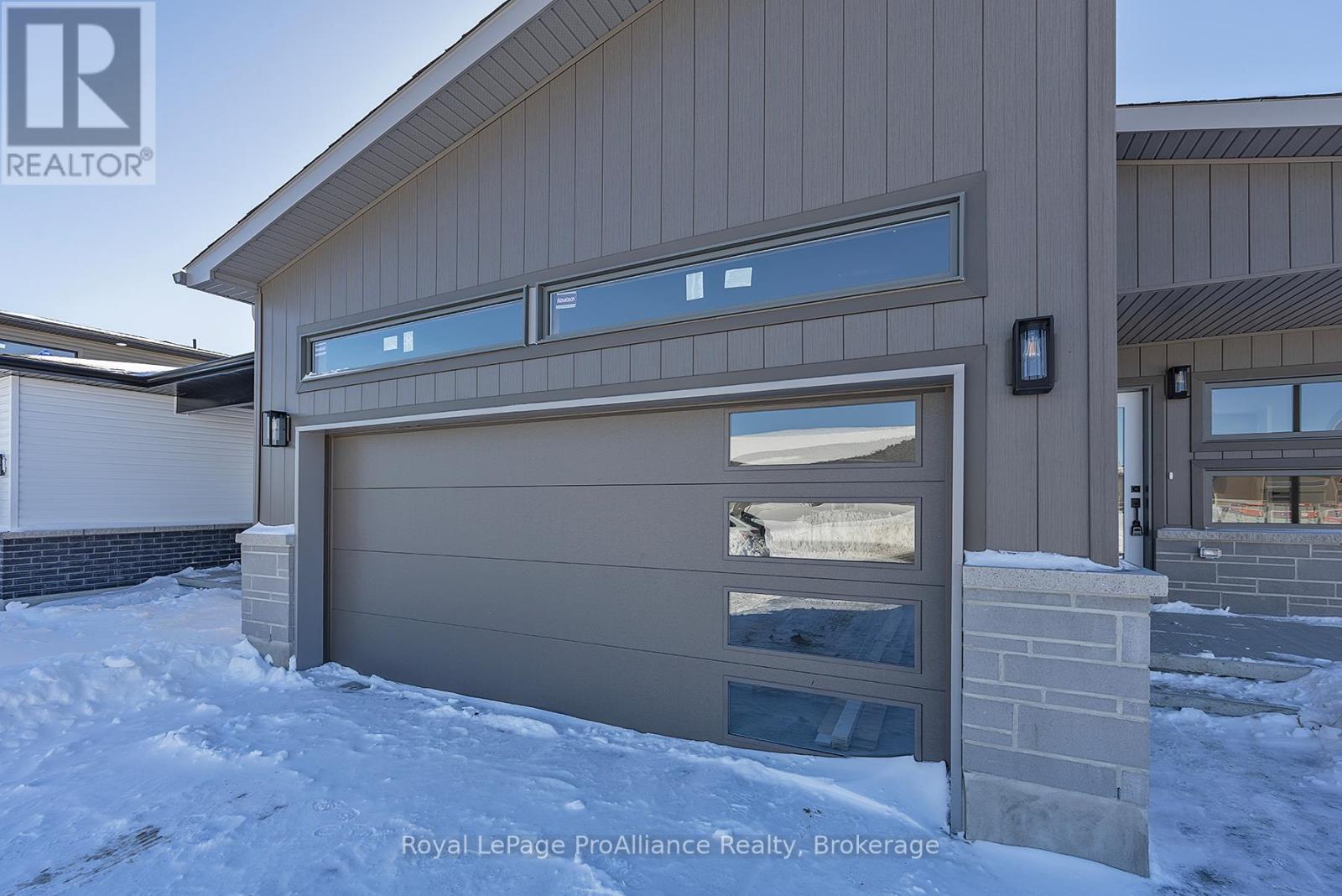 Property at 149 MCDONOUGH CRESCENT image 4