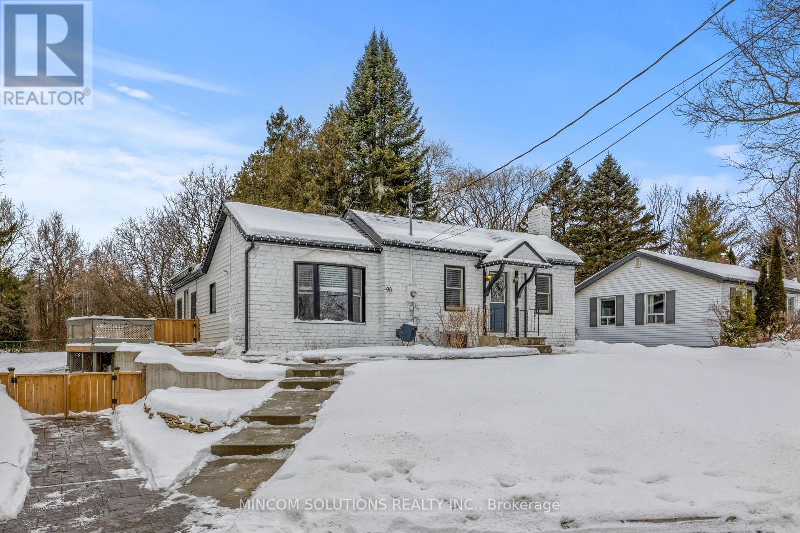 Property at 90 CONFEDERATION STREET N image 1