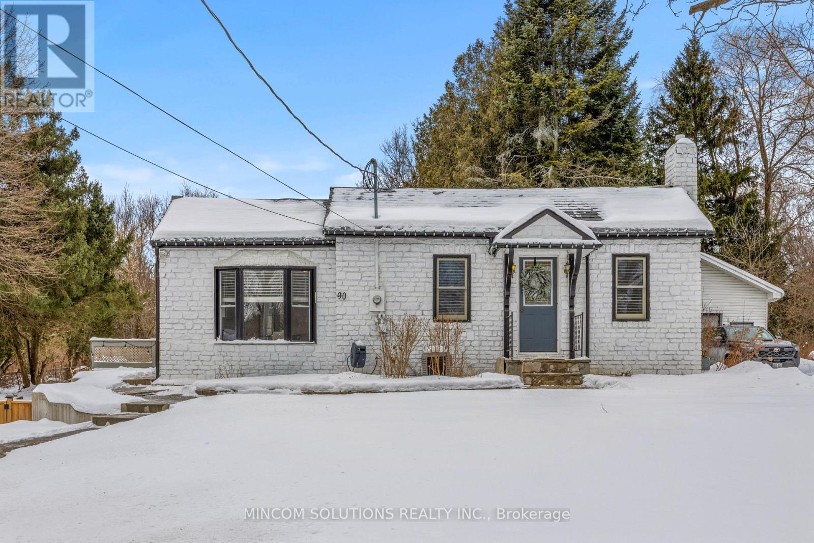 Property at 90 CONFEDERATION STREET N image 2