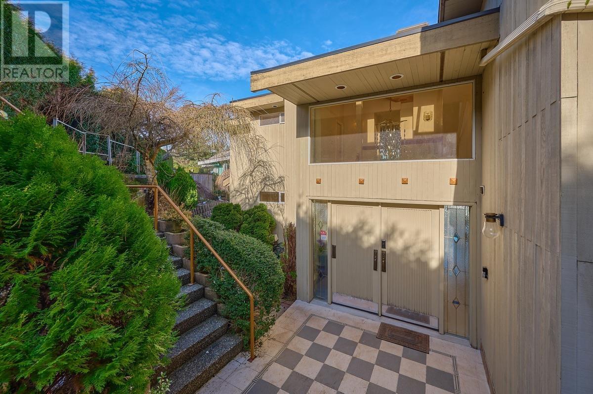 Property at 4628 PUGET DRIVE image 3