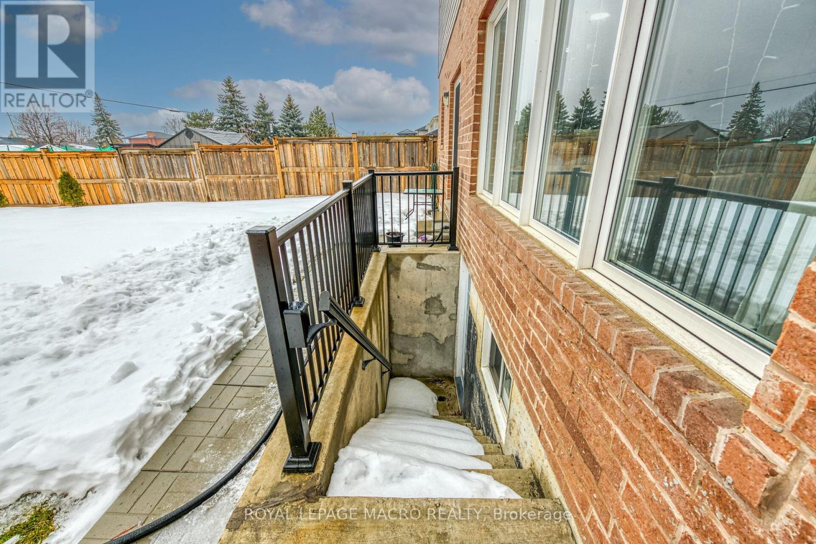 Main/upper - 88 Bellroyal Crescent, Hamilton, Ontario  L8J 0G1 - Photo 7 - X11992035