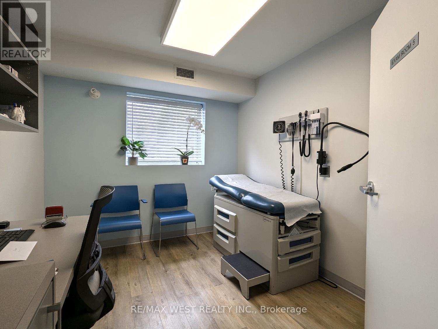 Suite 200 (4 & 5) - 2920 Dufferin Street, Toronto, Ontario  M6B 3S8 - Photo 1 - W11996380