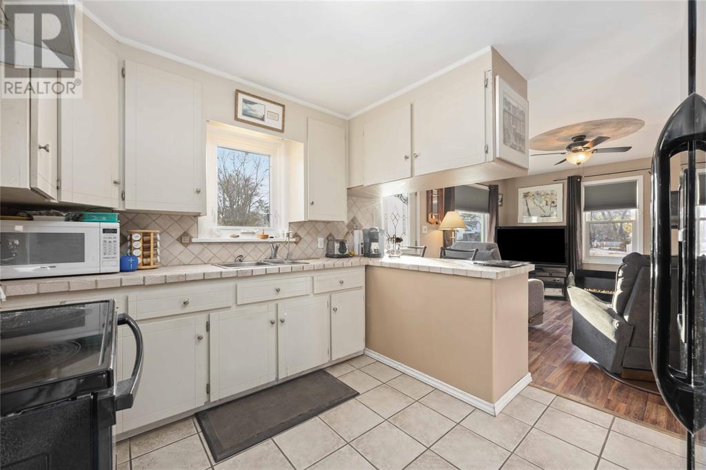 Property at 746 Talfourd STREET image 5