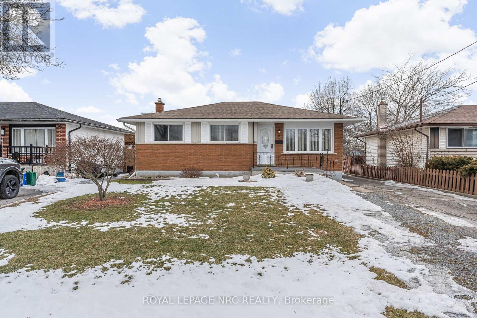 Property at 5 ASHFORD PLACE image 3