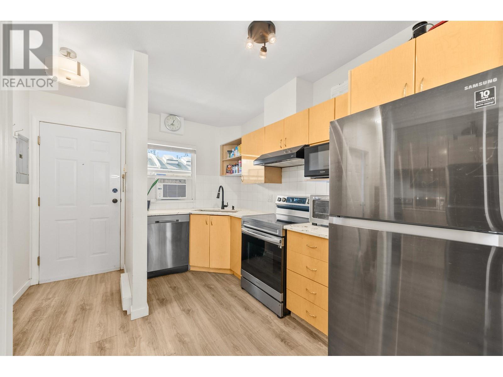 Listing Picture 12 of 24 : 406 2238 KINGSWAY, Vancouver / 溫哥華 - 魯藝地產 Yvonne Lu Group - MLS Medallion Club Member