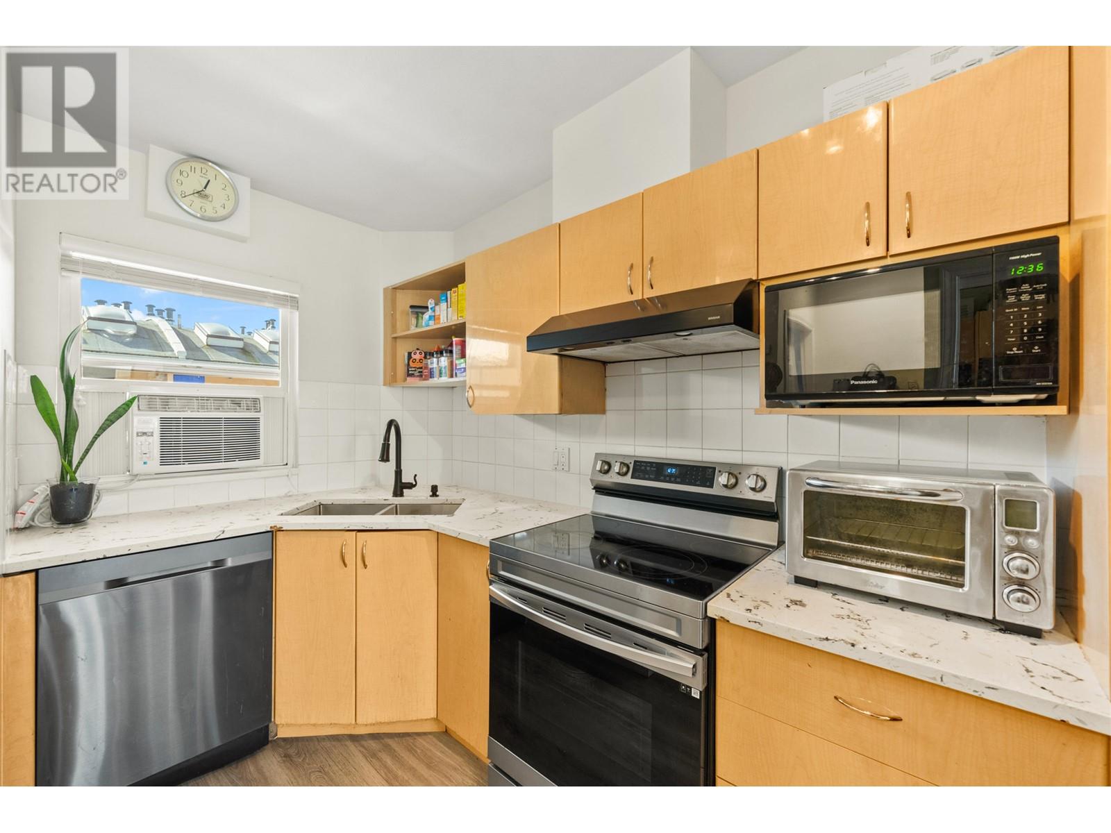 Listing Picture 13 of 24 : 406 2238 KINGSWAY, Vancouver / 溫哥華 - 魯藝地產 Yvonne Lu Group - MLS Medallion Club Member