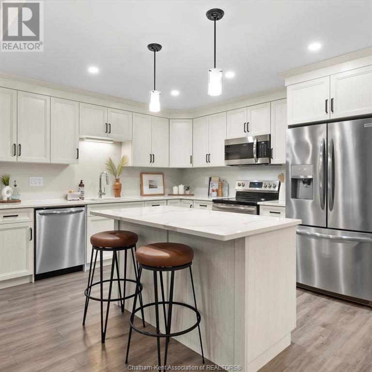 Property at 100 Erie STREET North image 4