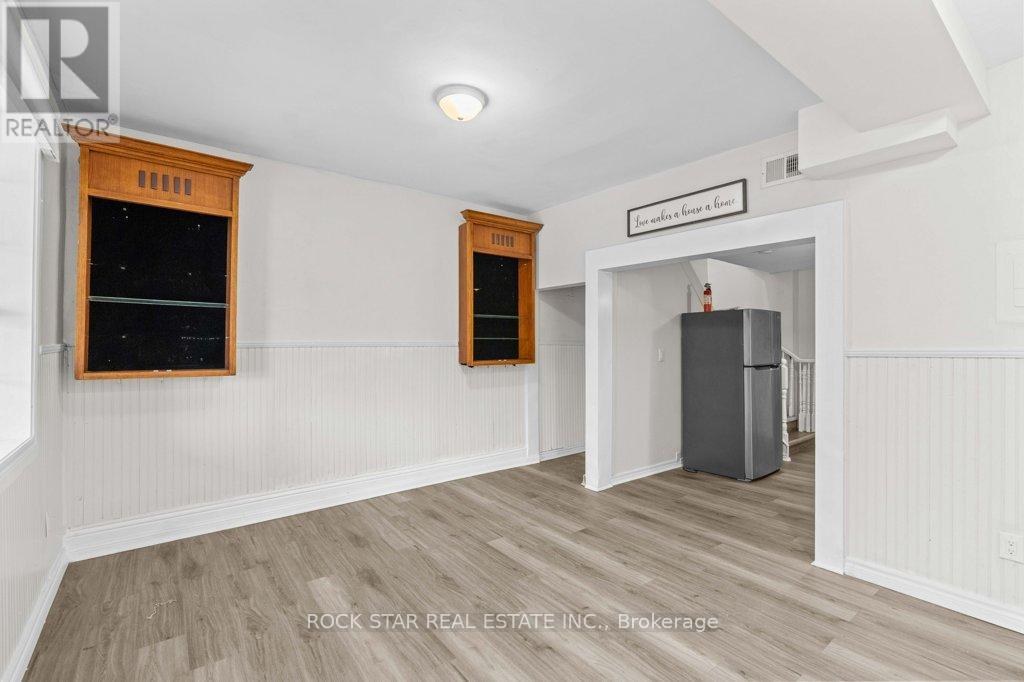 Property at 133 CATHCART STREET image 5