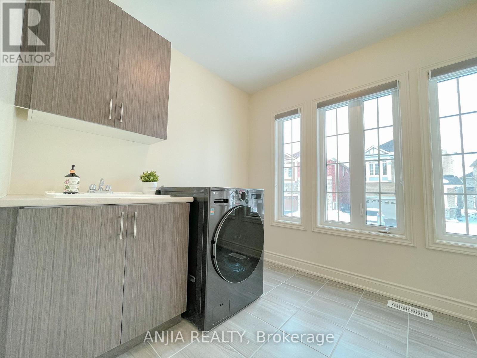Property at 3 CREEDON CRESCENT image 4