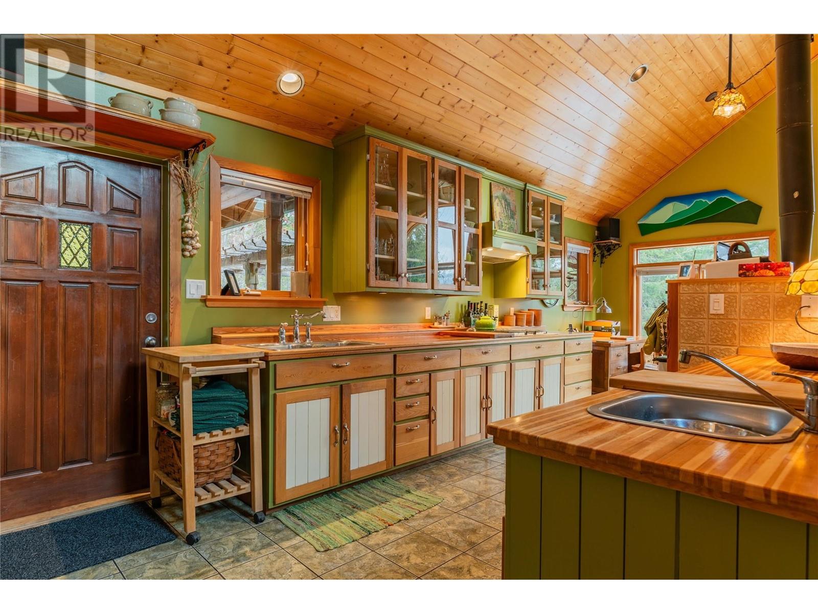 9323 Shutty Bench Road, Kaslo, British Columbia  V0G 1M0 - Photo 37 - 10334899