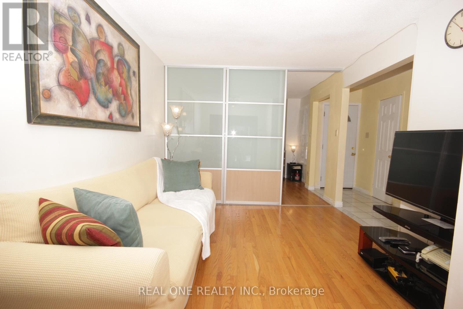 Property at 61 MABLEY CRESCENT image 5