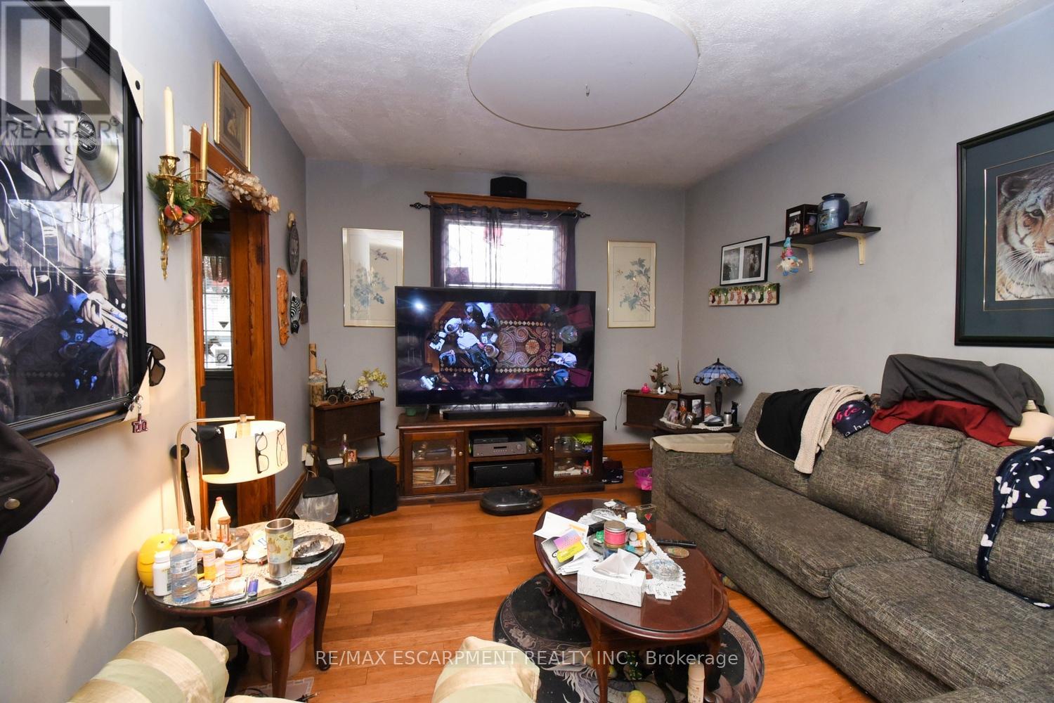 Property at 522 CANNON STREET E image 5