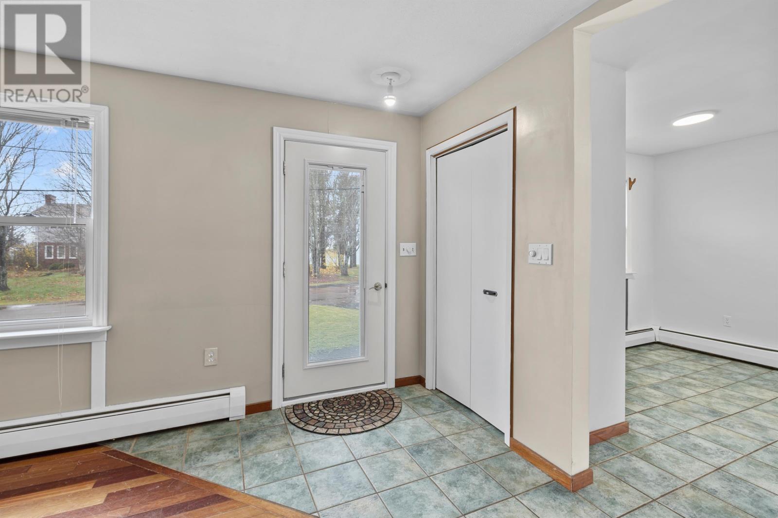 35 Maplewood Crescent, Charlottetown, Prince Edward Island  C1A 7R5 - Photo 3 - 202414603