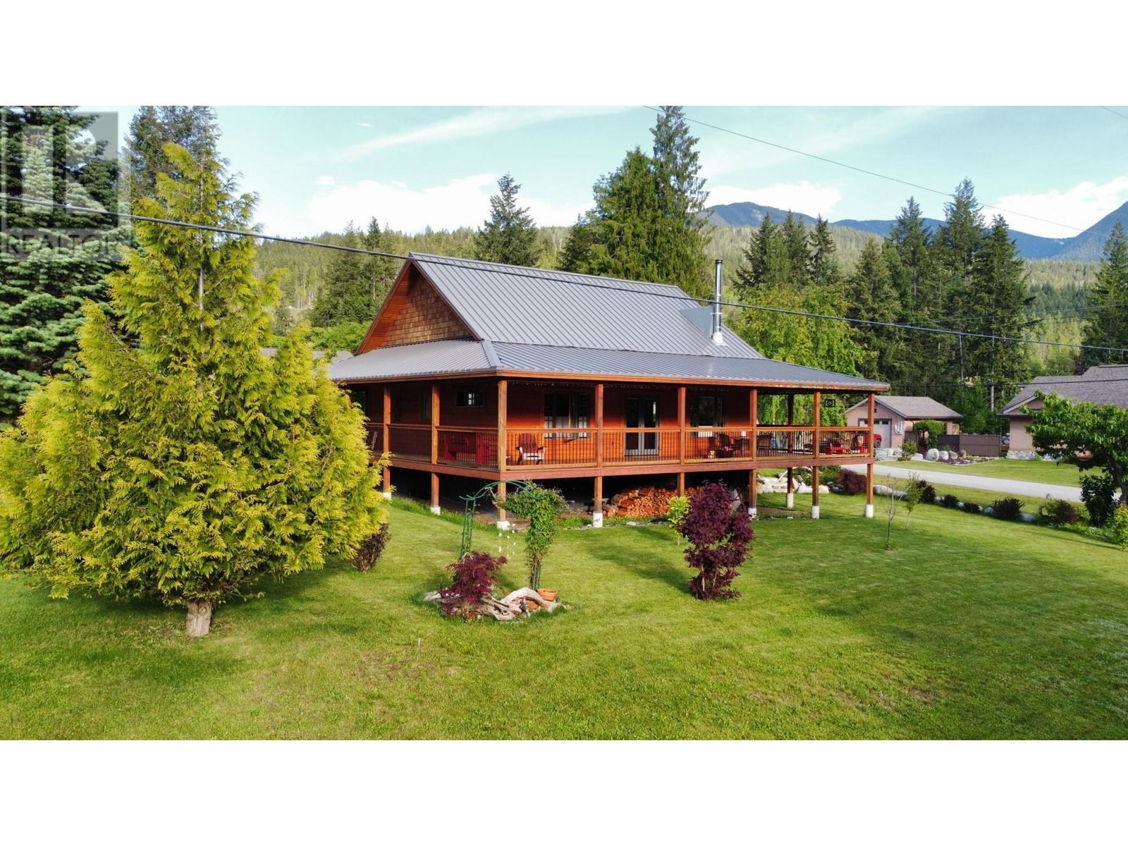 502 TURNER Street, silverton, British Columbia