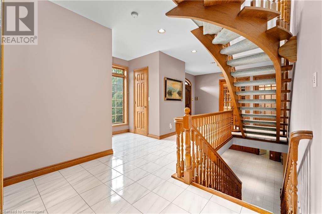 Property at 21 WOODLAND ACRES Crescent image 3