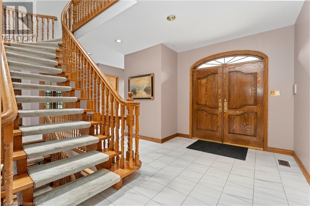 Property at 21 WOODLAND ACRES Crescent image 4
