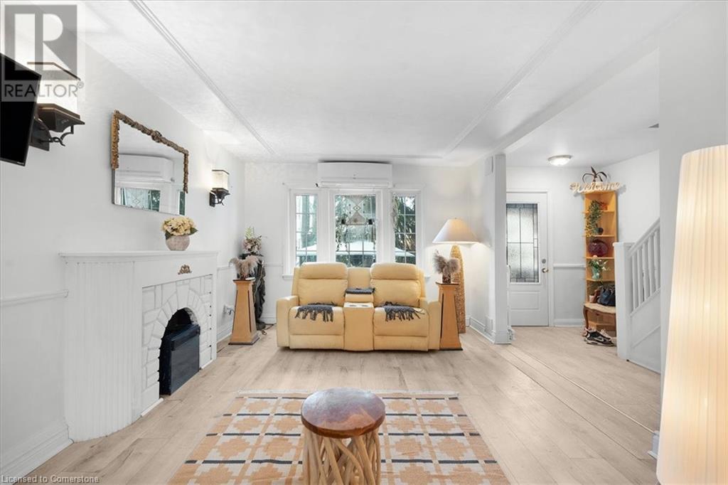 Property at 719 KINGSTON Road image 3