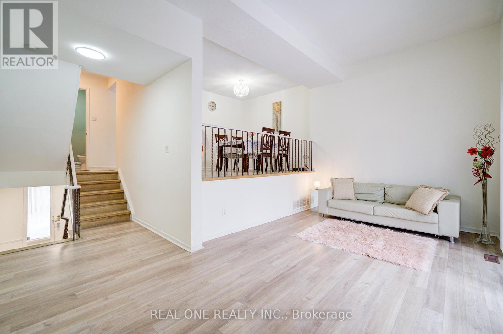 21 Grass Meadoway Way, Toronto, Ontario  M2H 2V4 - Photo 5 - C11996903