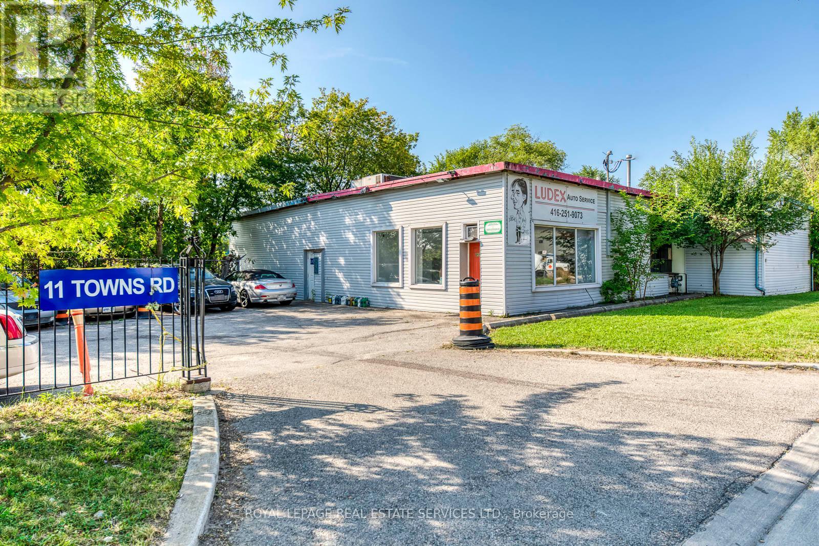 11 TOWNS ROAD, Toronto, Ontario